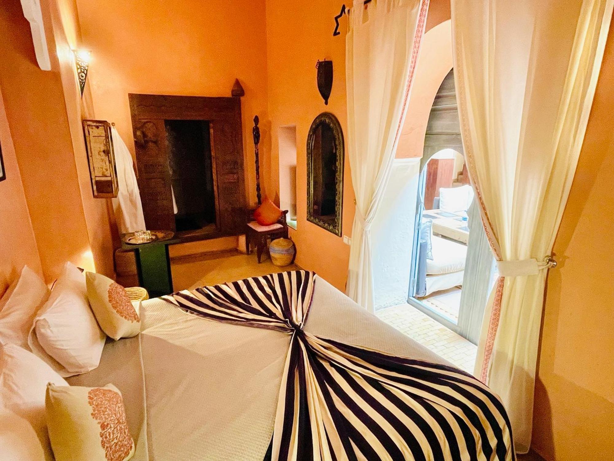Exclusive And Stylish 4-Bedroom Riad With Plunge Pool Марракеш Экстерьер фото