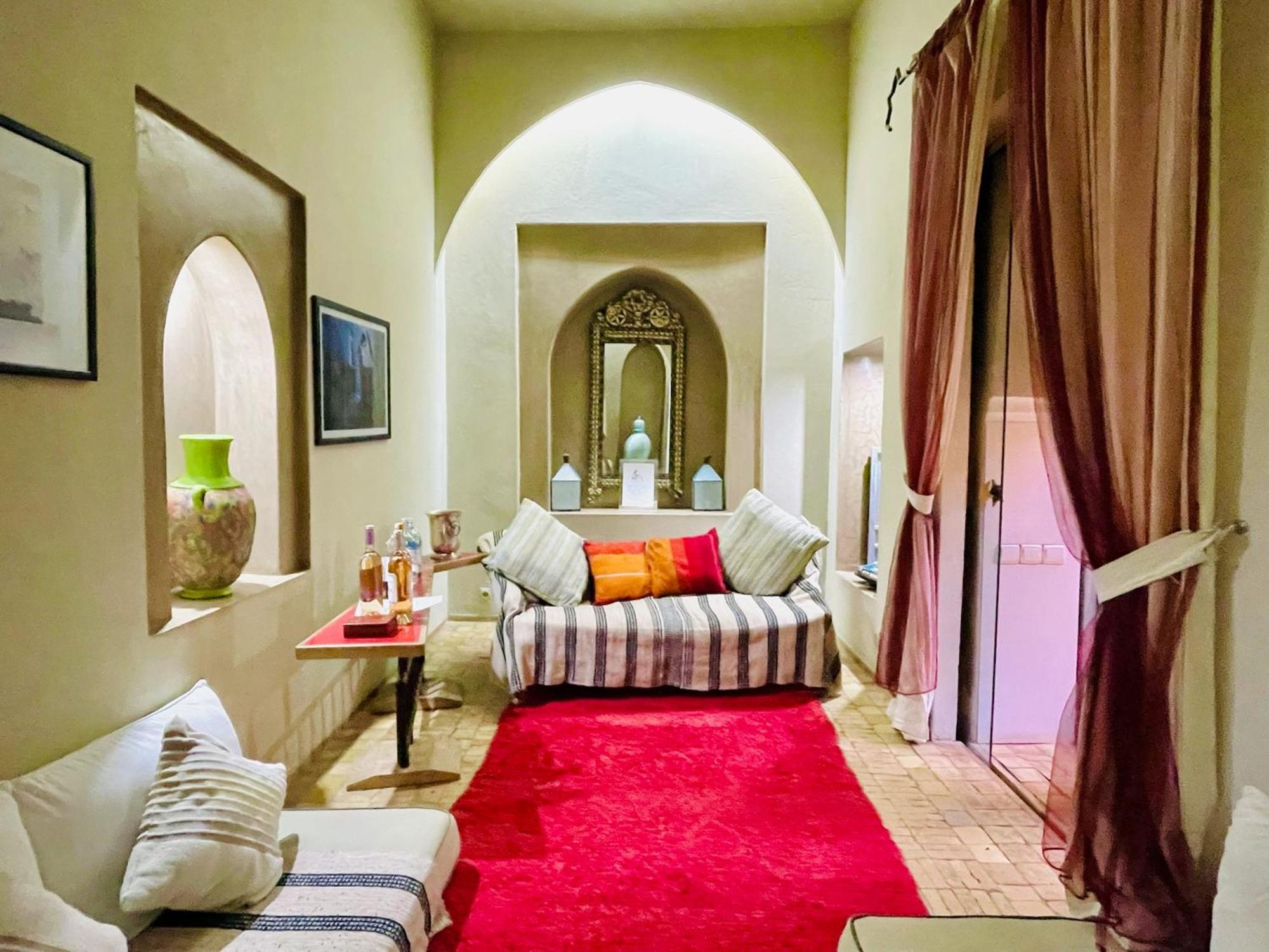 Exclusive And Stylish 4-Bedroom Riad With Plunge Pool Марракеш Экстерьер фото